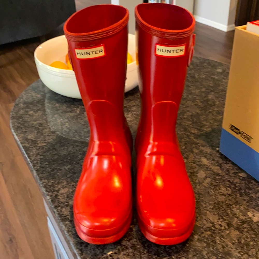 Mid-Calf Red Hunter Boots! Light wear on inside ankle, but in great shape!